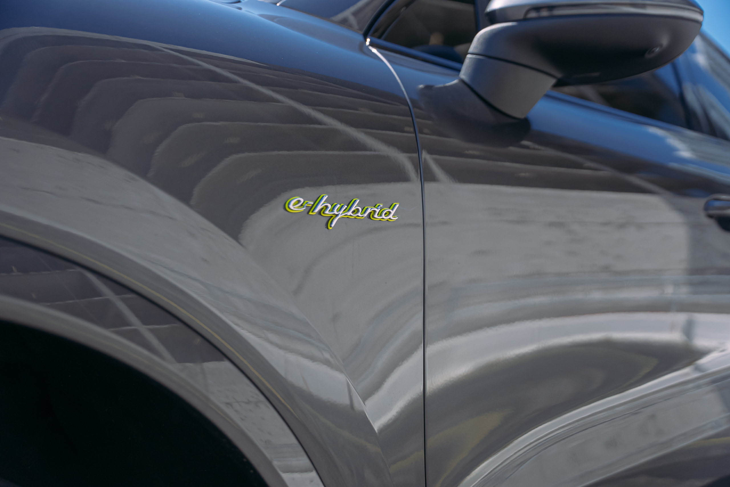 2020 Porsche Cayenne Hybrid, view 6