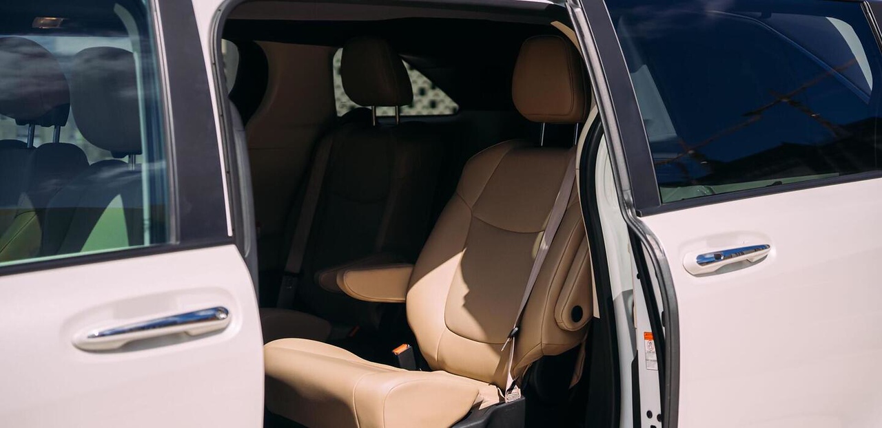 2021 Toyota Sienna, view 4