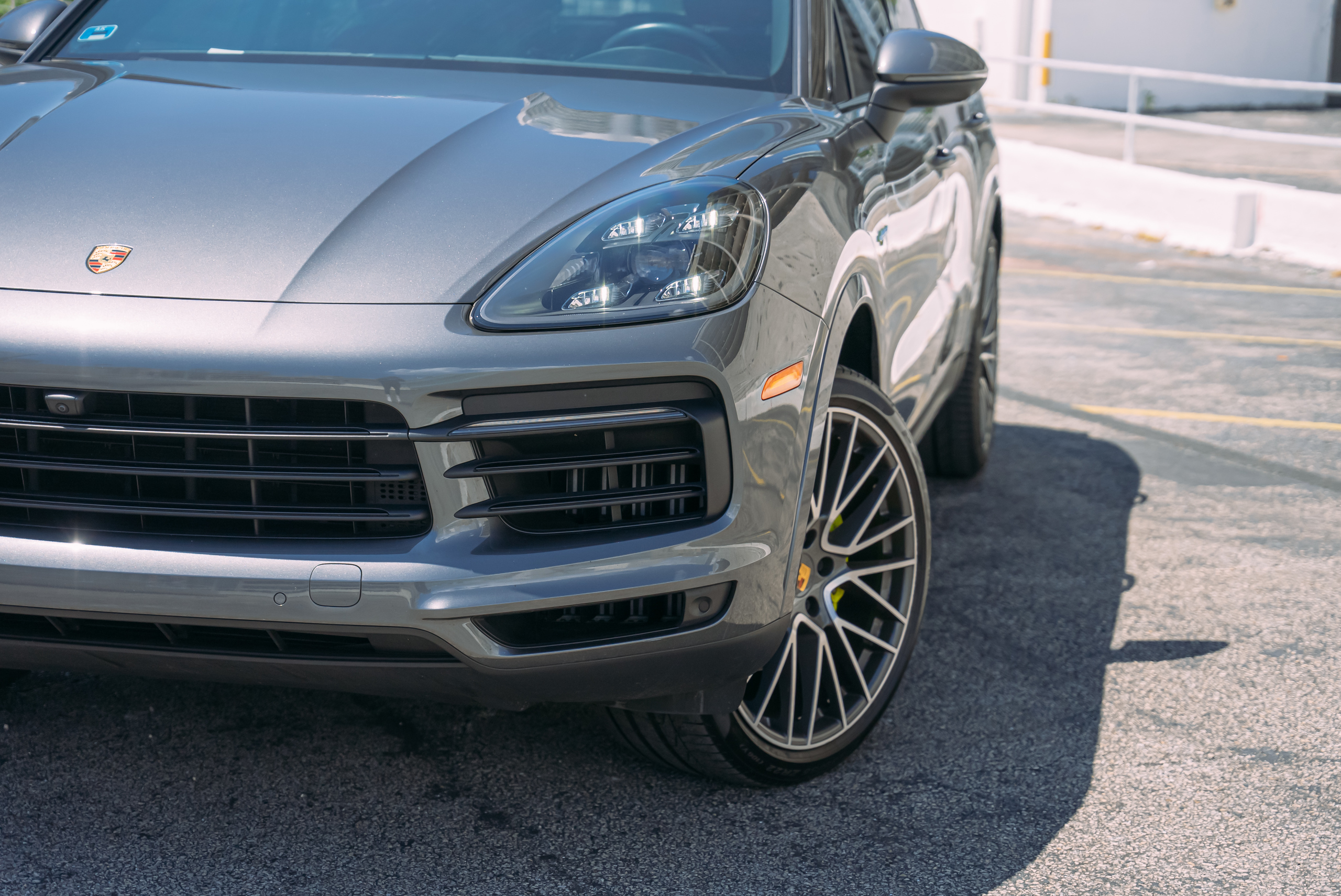 2020 Porsche Cayenne Hybrid, view 9