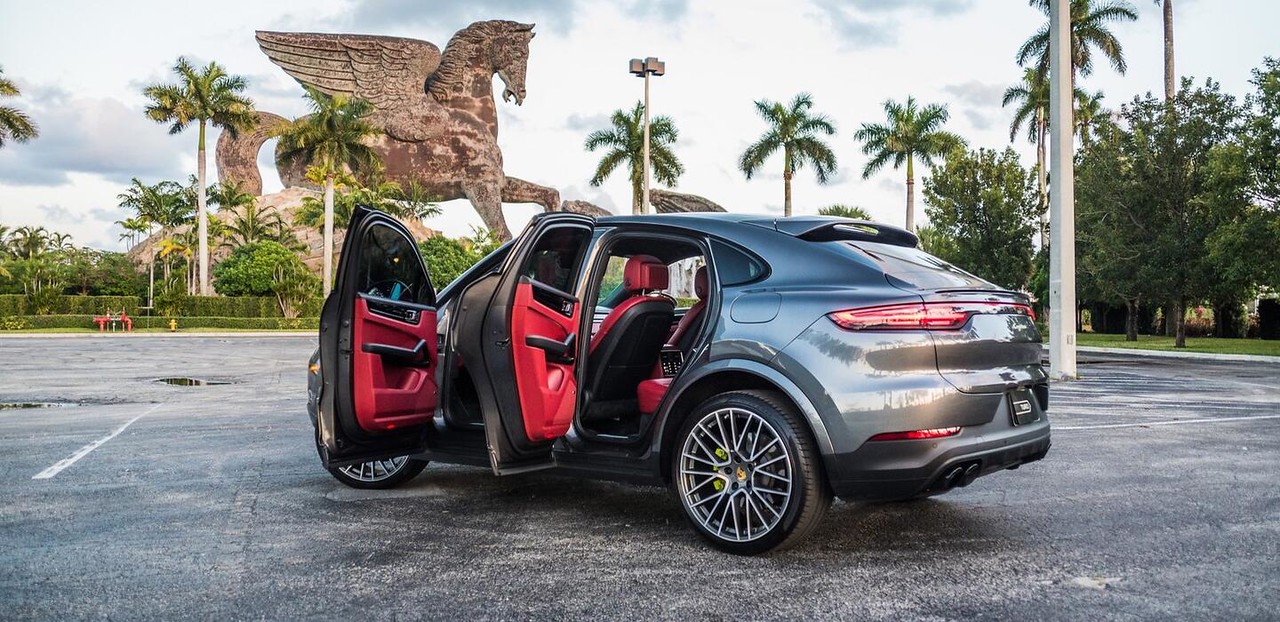 2020 Porsche Cayenne Hybrid, view 11