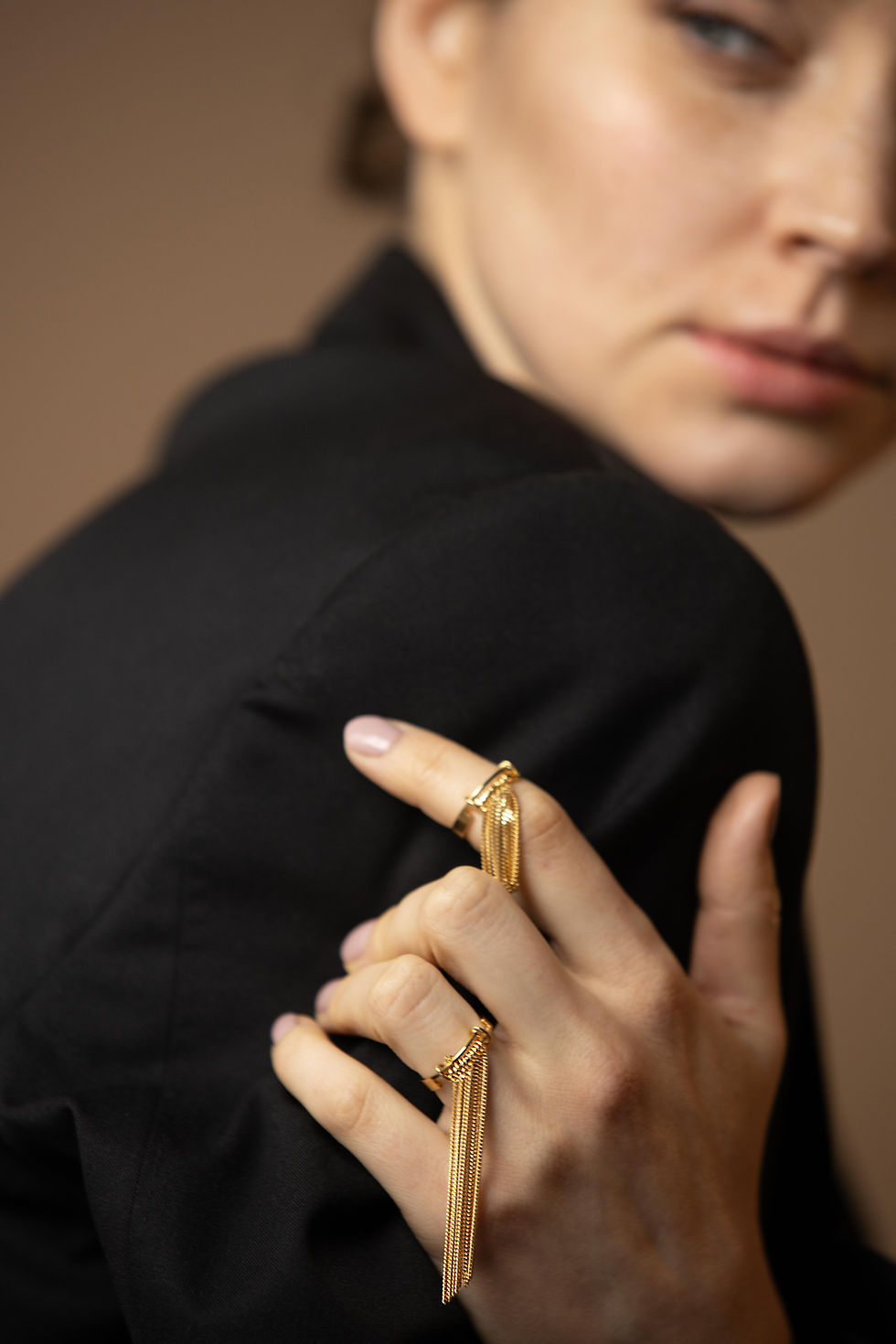 Thumbnail: Confidence Long Ring