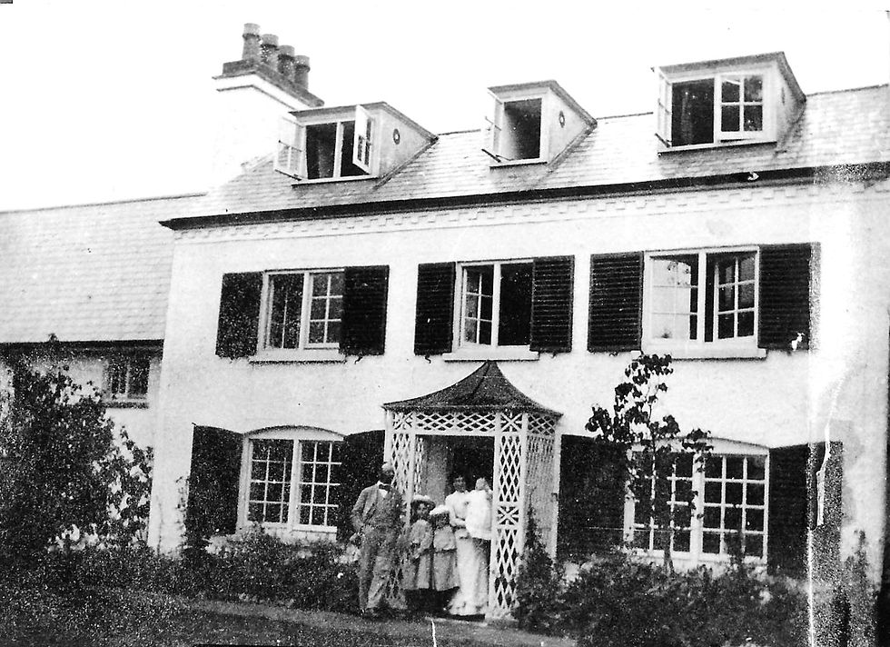 Hewitt family at Vine lodge 1901
