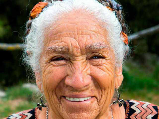 Una abuela de 81 años recuperó su visión completa cuando utilizó este remedio natural!