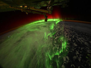 Expertos explican por qué las auroras meridionales son casi imposibles de percibir desde la superficie terrestre