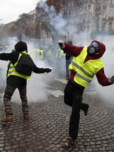 Macron pide volver a “orden y calma” en Francia ante protestas