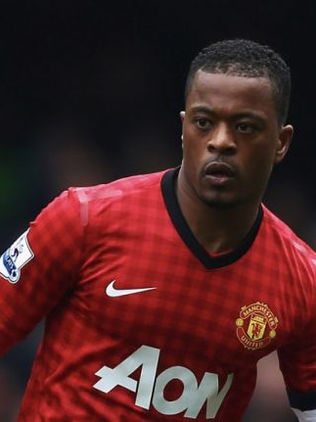 Evra ve a Pogba fuera