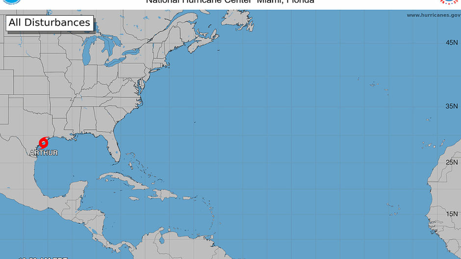 Alerta máxima en el Golfo: Se forma la tormenta tropical Arthur y amenaza con inundaciones mortales