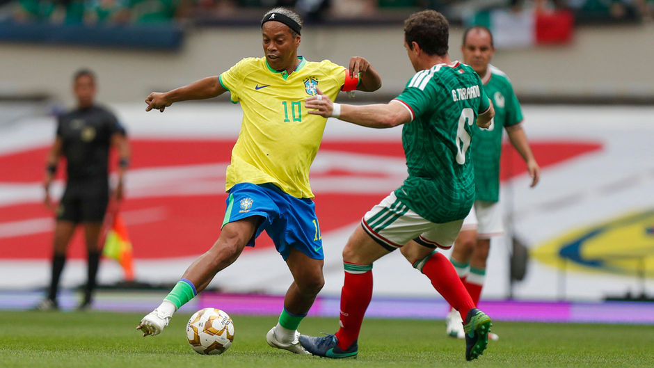 Ronaldinho y Kaká caen ante el poder de los ídolos mexicanos