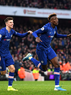 Chelsea remonta ante Arsenal y se queda con el Derbi de Londres