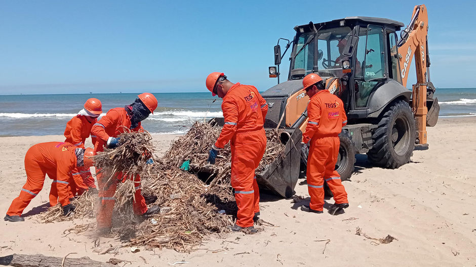 Concluyen labores de contención tras vertido de hidrocarburo en el Golfo de México.