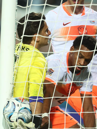 Países Bajos rescata un empate ante Grecia tras una reacción en la segunda mitad (2-2)