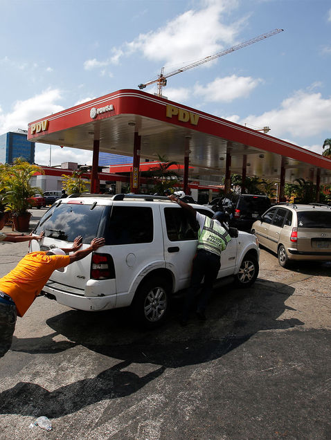 Reportan escasez de gasolina en Venezuela