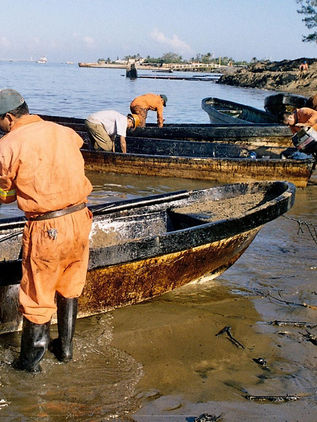 Gobierno Federal intensifica limpieza y vigilancia satelital tras derrame de crudo