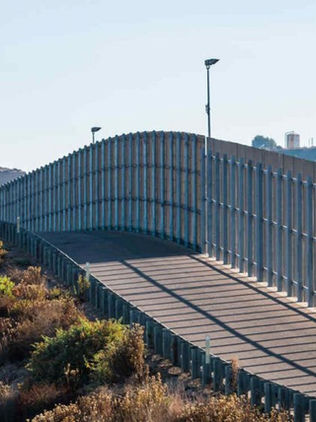 Impiden a Trump usar fondos militares para construir muro fronterizo