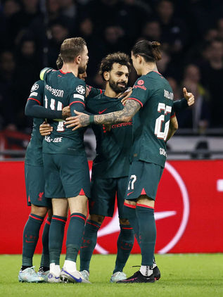 Salah, Darwin Núñez y Elliott llevan al Liverpool a octavos