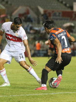 Ante el líder en casa