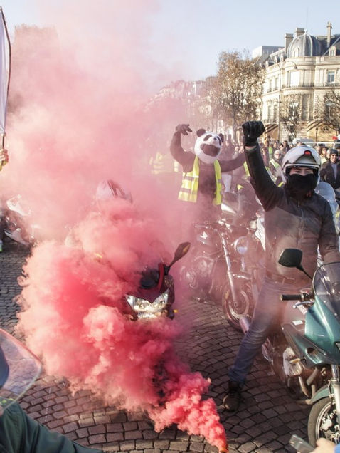 Protestas contra “gasolinazo” dejan 227 heridos en Francia
