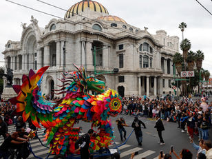 Los Alebrijes Monumentales inundan de fantasía, tradición y color las calles de la Ciudad de México