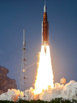 Desafío final: Los cuatro astronautas vuelven al planeta a una velocidad récord