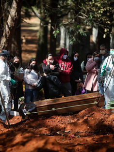 En un día Brasil reporta más de mil muertes por COVID-19