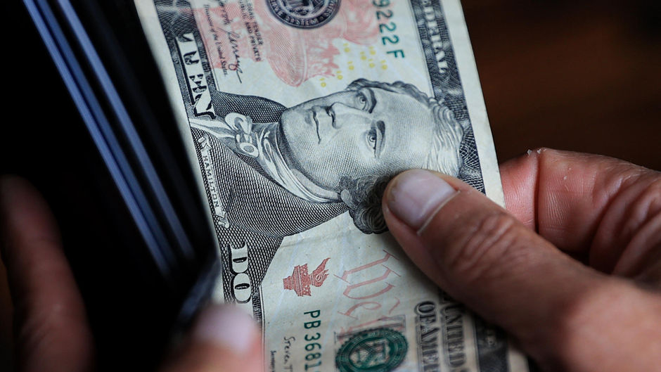 Golpe al peso: 3,25 % de depreciación tras tensiones en Medio Oriente