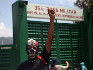 Justicia para los 43: Ordenan a las Fuerzas Armadas entregar archivos de inteligencia