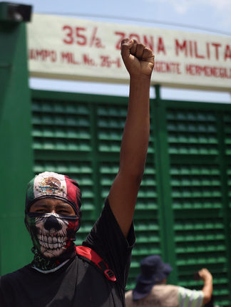 Justicia para los 43: Ordenan a las Fuerzas Armadas entregar archivos de inteligencia