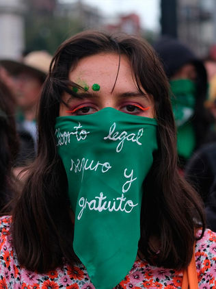 Mujeres exigen en varias ciudades despenalizar el aborto