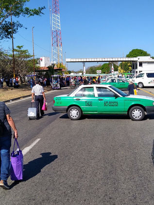 Transportistas bloquean la carretera costera en Pijijiapan