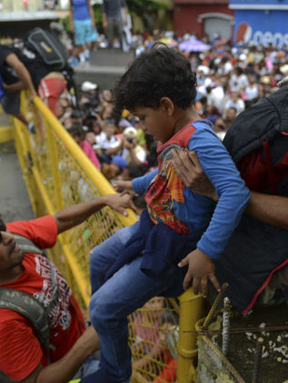 Sin saber a dónde van, más de mil niños viajan en caravana migrante