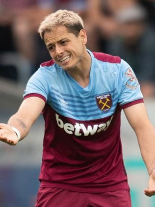 Chicharito juega solo 15 minutos y falla un penal durante amistoso