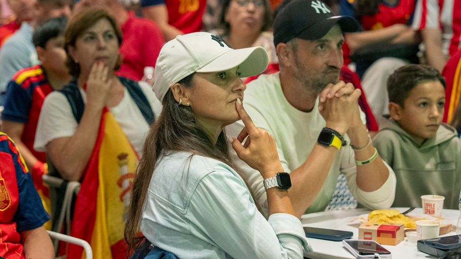¡La locura del Mundial se vive en Nueva York! El Mercado Little Spain vibra con la clasificación de La Roja