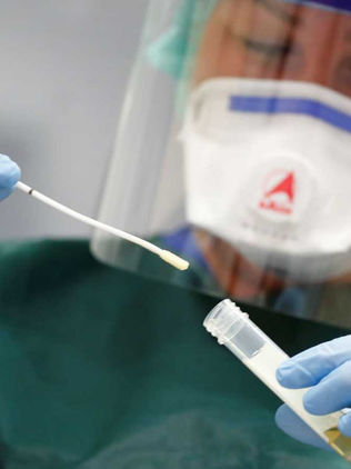 EU aprueba el primer test de saliva para diagnosticar el COVID-19