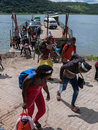 Migrantes haitianos huyen de Chiapas en peligrosas rutas
