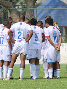 Huracanes goleados en Lagunas