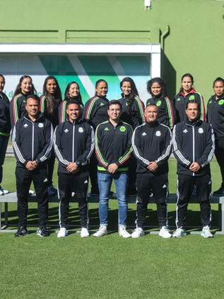 Academia femenil suspendida