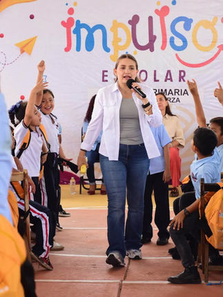 Valeria Rosales Sarmiento entrega apoyos del programa "Impulso Escolar" en Benito Juárez y Jesús M. Garza