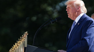 Donald Trump advierte represalias comerciales contra la Unión Europea por la sanción a Google