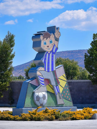 Fox demanda a Pachuca