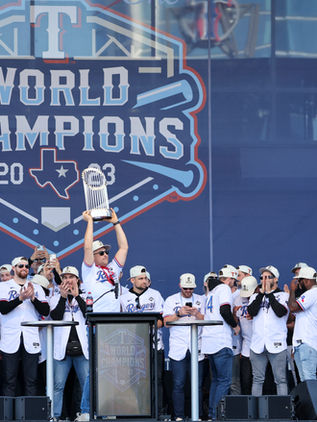 Rangers celebran su triunfo con la promesa de ganar otra Serie Mundial