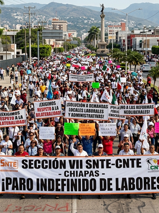 CNTE mantiene paro y libera casetas de peaje por segundo día consecutivo