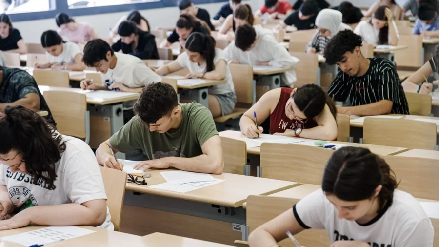 Un estudio alerta de que el 40% de los jóvenes escribe peor a mano por el uso de la tecnología