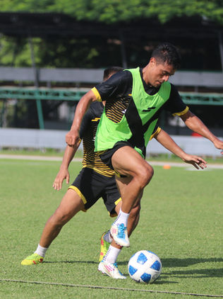 Ajustan semana larga