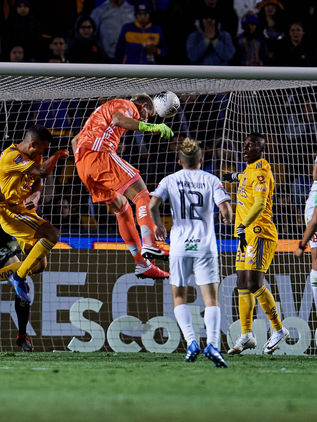Nahuel Guzmán salva de eliminación a Tigres UANL frente Alianza