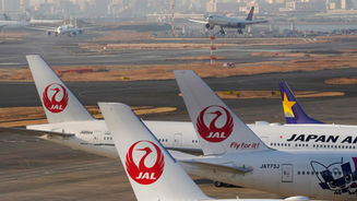 Guerra en Irán asfixia al sector aéreo: Aerolíneas recortan rutas y dejan aviones en tierra