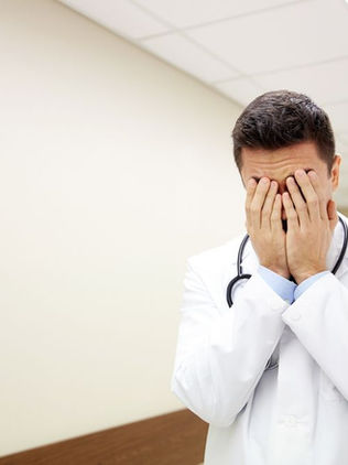 Ser médico, factor de riesgo para el suicidio