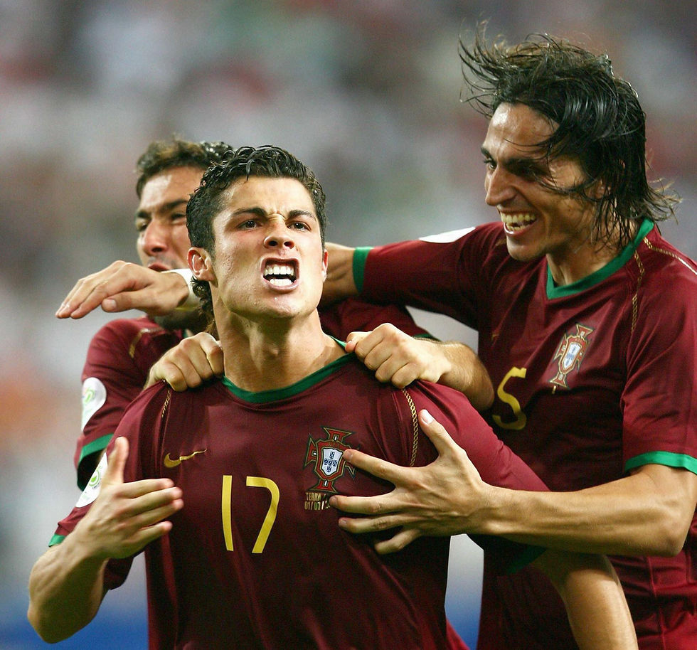 La estrella portuguesa se consolida como el único futbolista en anotar en cinco ediciones distintas del torneo