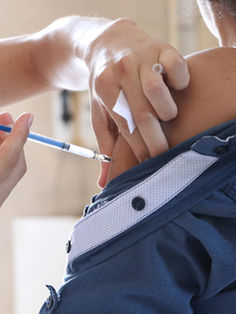 Vacunación, segunda mejor intervención para proteger la salud