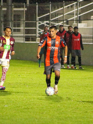 Caen en el debut felino