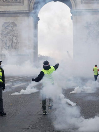 Macron llama a debate nacional por ‘chalecos amarillos’